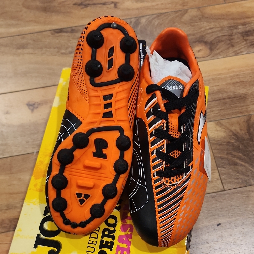 JOMA SUPER COPA 208 MULTITACO Kids Orange and Black Soccer Cleats.
